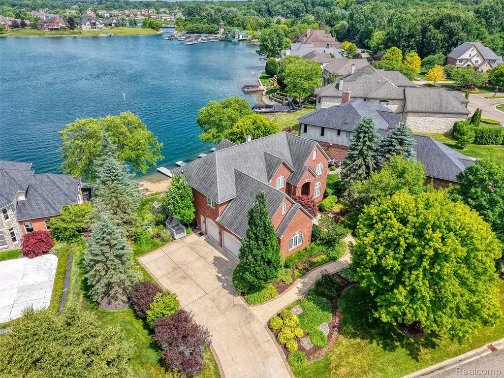 10763 Stoney Point Drive Green Oak Township MI 48178