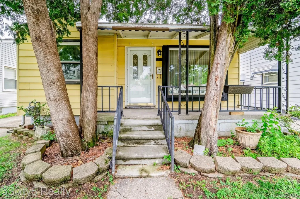 2212 Detroit Avenue Lincoln Park City MI 48146