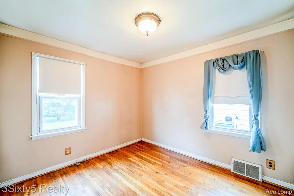 2212 Detroit Avenue Lincoln Park City MI 48146