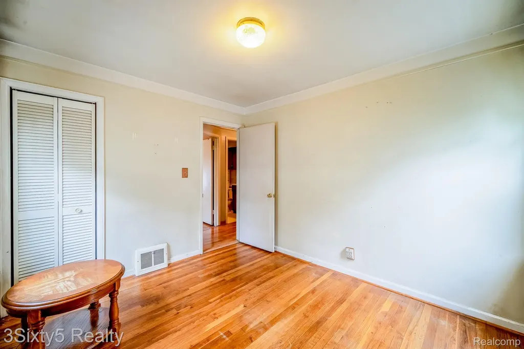 2212 Detroit Avenue Lincoln Park City MI 48146