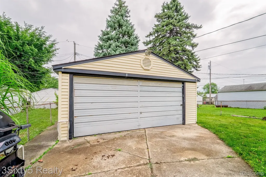 2212 Detroit Avenue Lincoln Park City MI 48146