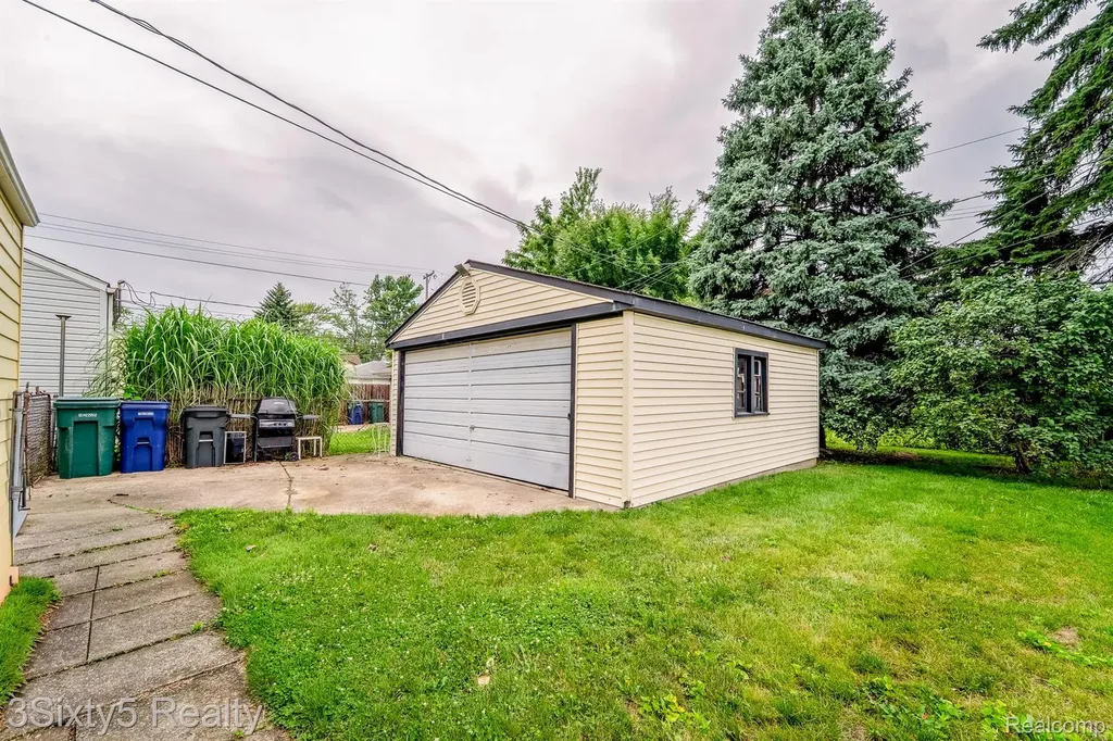 2212 Detroit Avenue Lincoln Park City MI 48146
