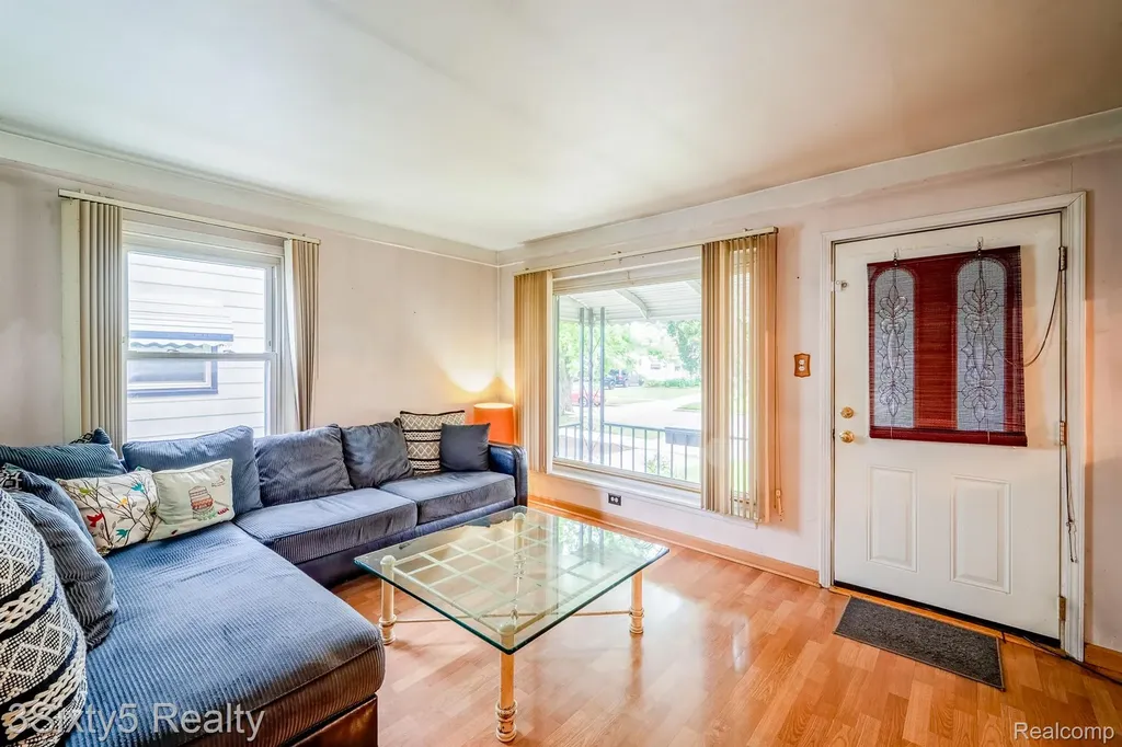 2212 Detroit Avenue Lincoln Park City MI 48146