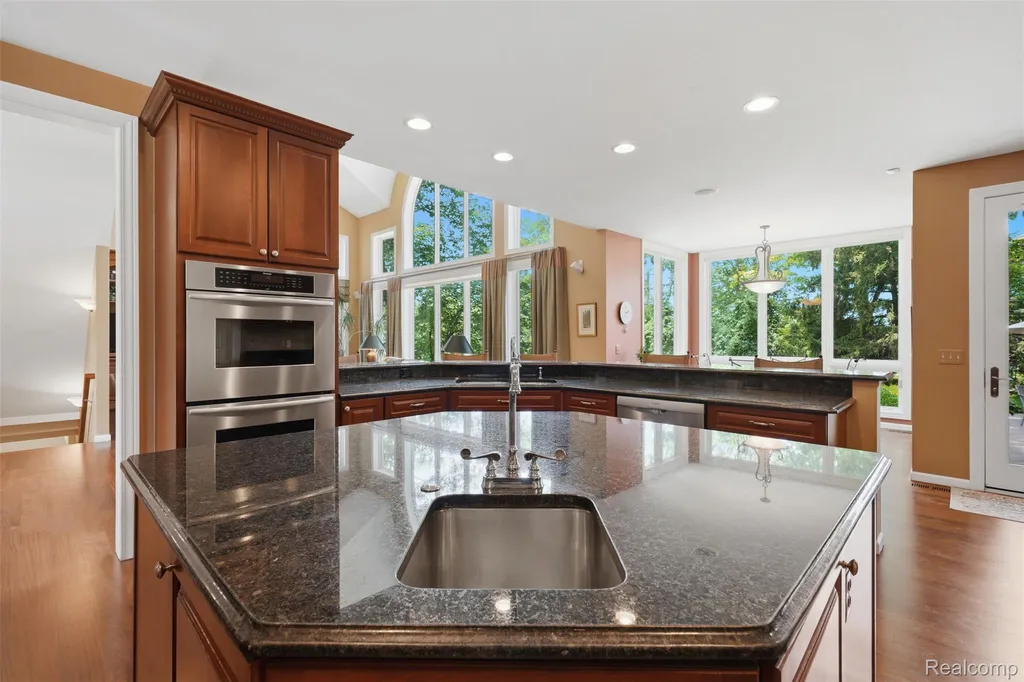 5110 Kitson Lane West Bloomfield Charter Township MI 48324