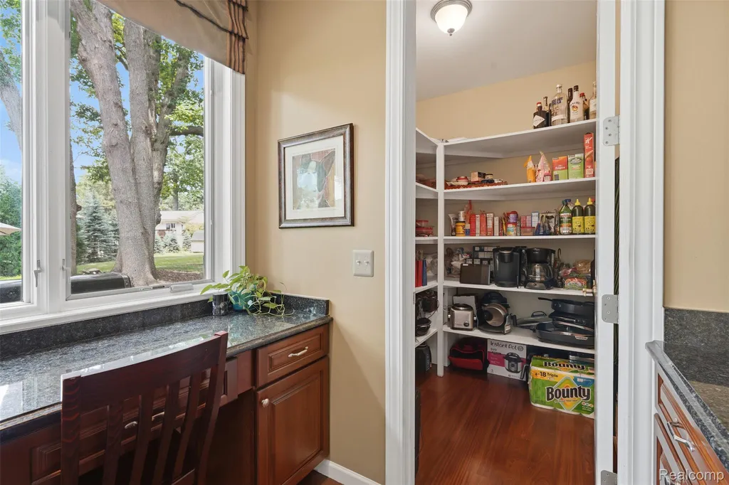 5110 Kitson Lane West Bloomfield Charter Township MI 48324