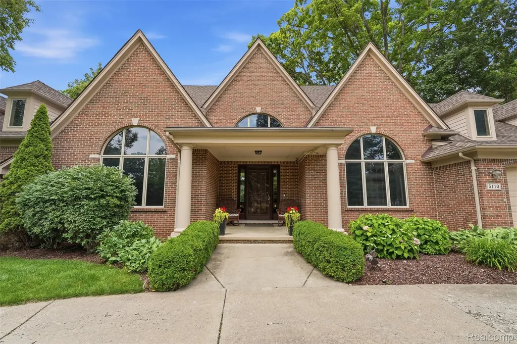 5110 Kitson Lane West Bloomfield Charter Township MI 48324