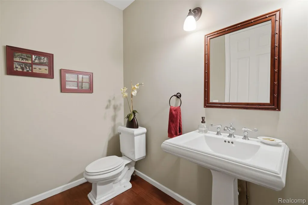 5110 Kitson Lane West Bloomfield Charter Township MI 48324