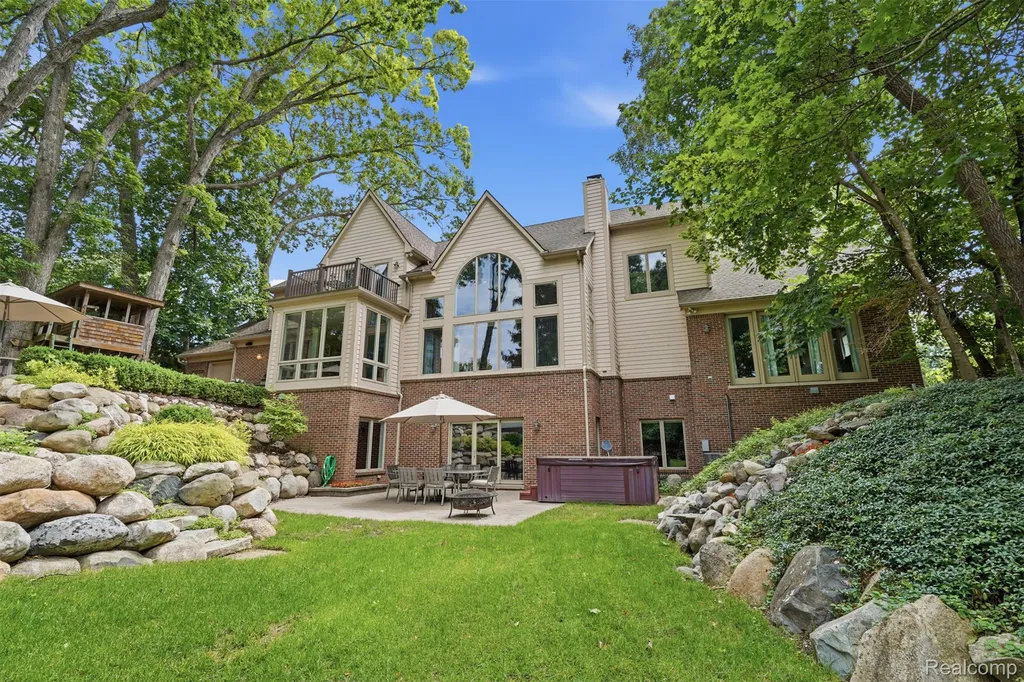 5110 Kitson Lane West Bloomfield Charter Township MI 48324