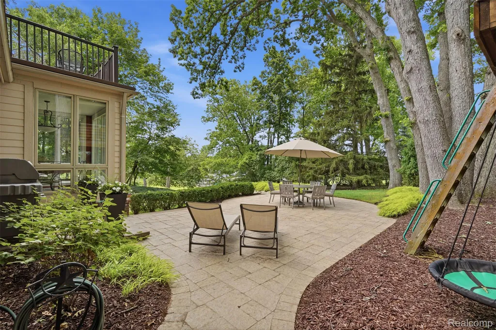 5110 Kitson Lane West Bloomfield Charter Township MI 48324