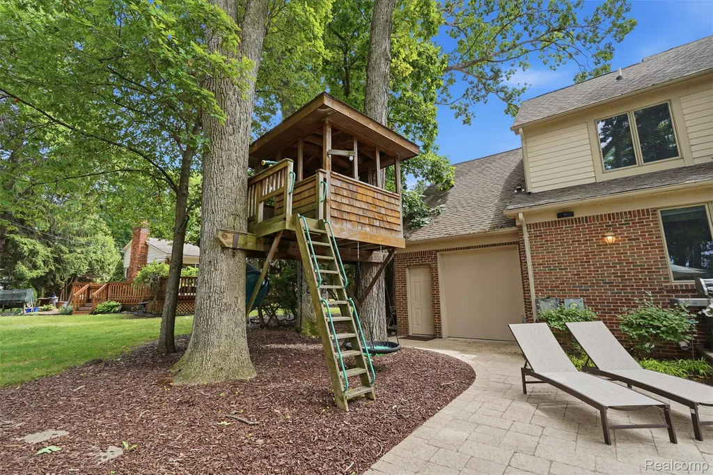 5110 Kitson Lane West Bloomfield Charter Township MI 48324