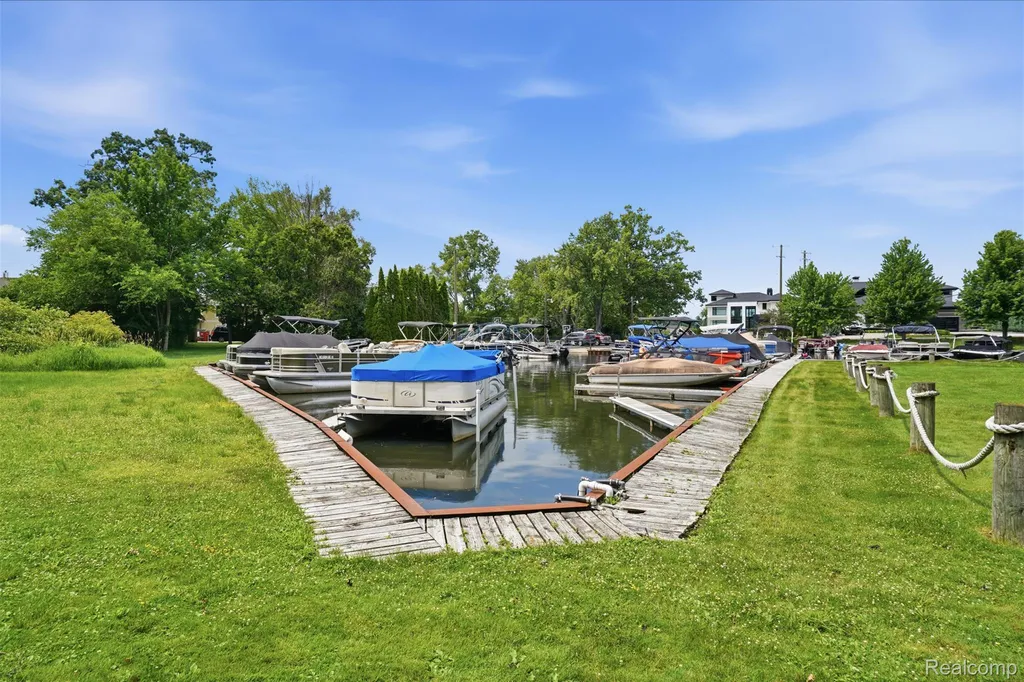 5110 Kitson Lane West Bloomfield Charter Township MI 48324
