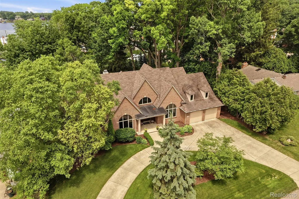 5110 Kitson Lane West Bloomfield Charter Township MI 48324