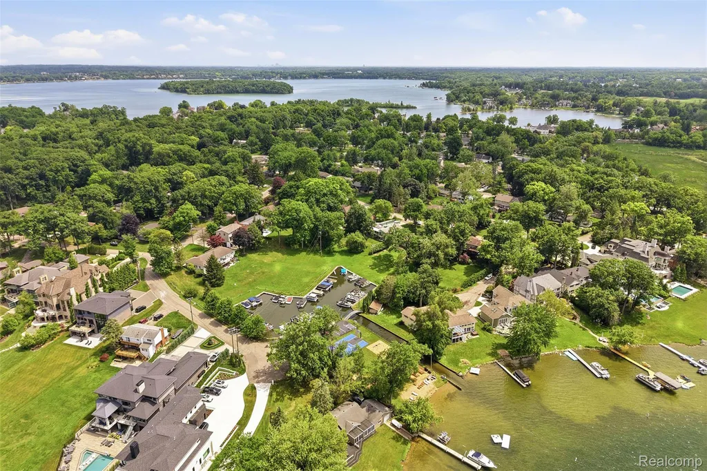 5110 Kitson Lane West Bloomfield Charter Township MI 48324
