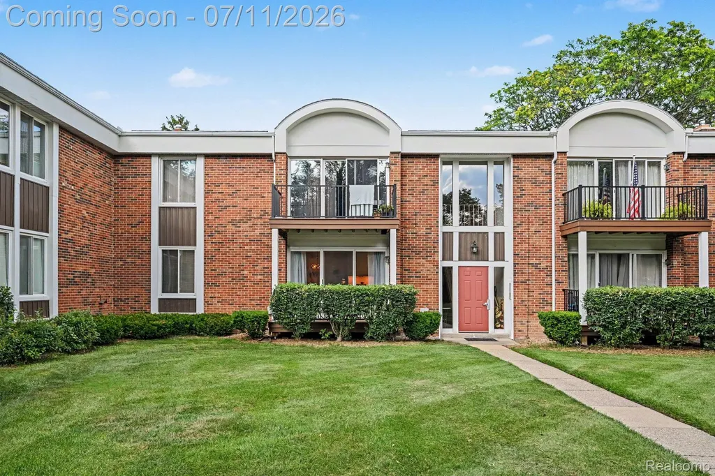 29508 Bobrich Street Livonia City MI 48152