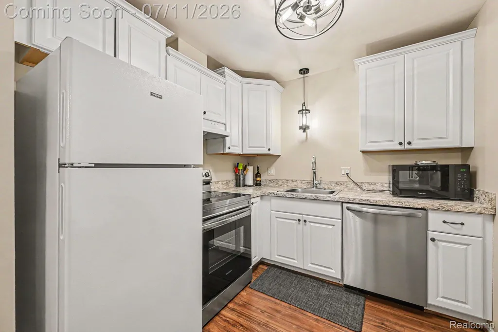 29508 Bobrich Street Livonia City MI 48152