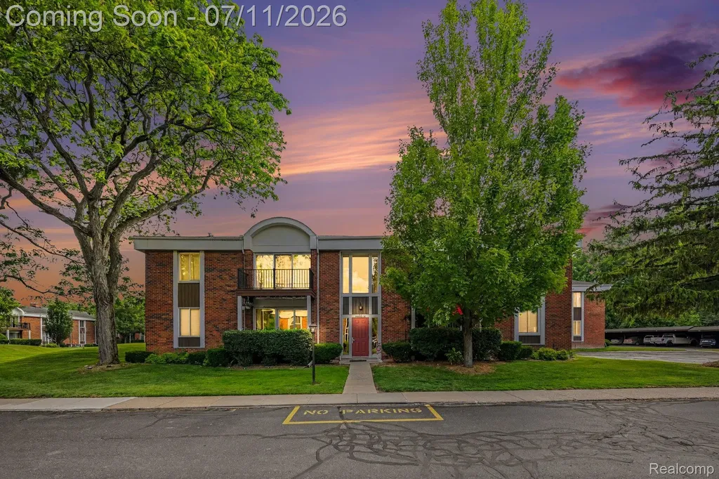 29508 Bobrich Street Livonia City MI 48152