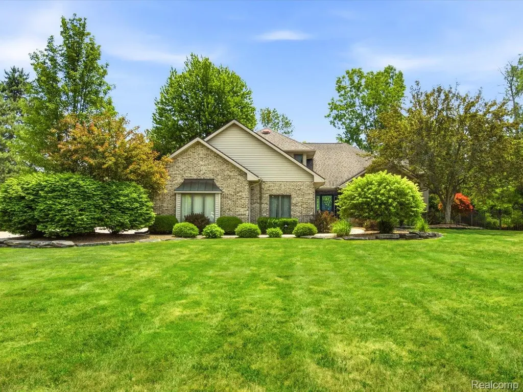 2837 Shorewood Boulevard Fort Gratiot Charter Township MI 48059