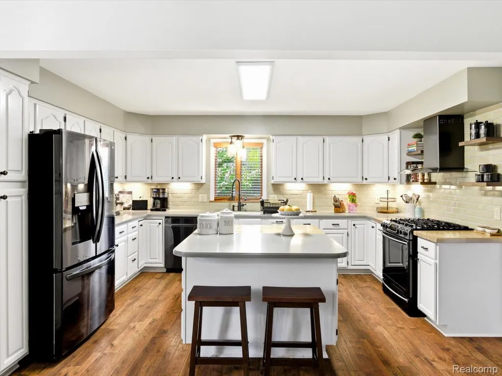 2837 Shorewood Boulevard Fort Gratiot Charter Township MI 48059