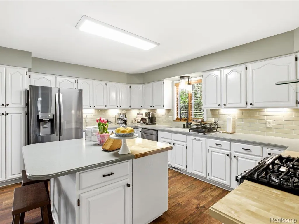 2837 Shorewood Boulevard Fort Gratiot Charter Township MI 48059