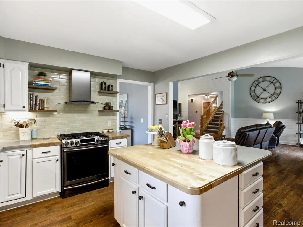 2837 Shorewood Boulevard Fort Gratiot Charter Township MI 48059
