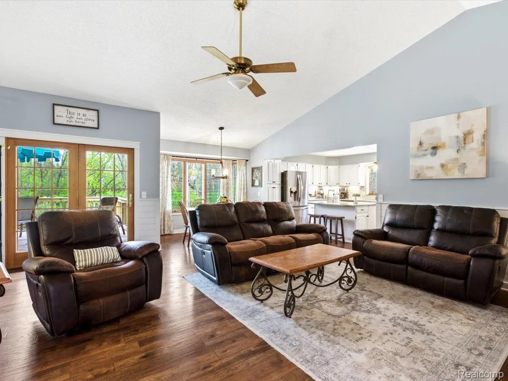 2837 Shorewood Boulevard Fort Gratiot Charter Township MI 48059
