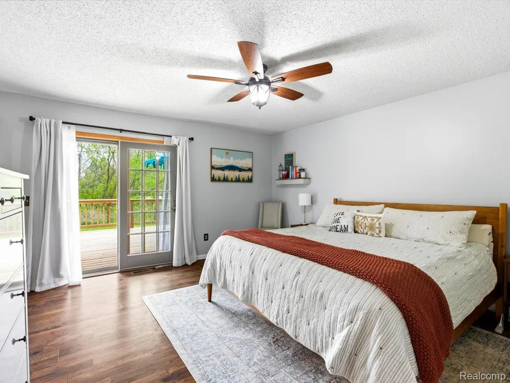 2837 Shorewood Boulevard Fort Gratiot Charter Township MI 48059