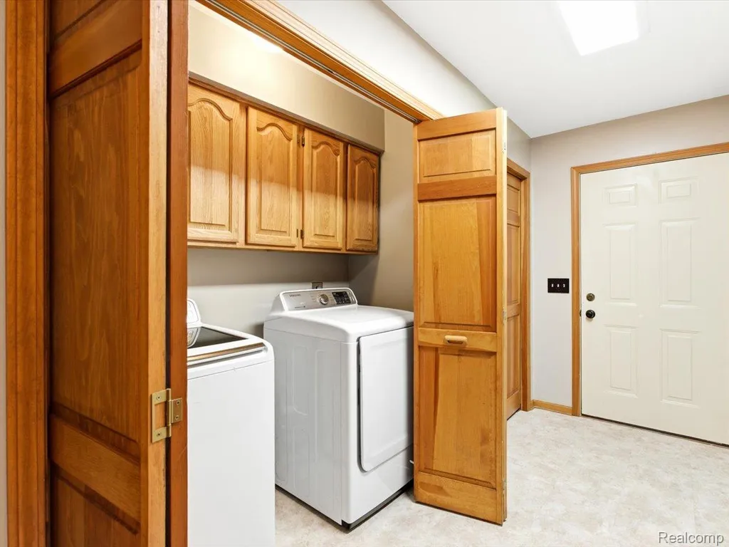2837 Shorewood Boulevard Fort Gratiot Charter Township MI 48059