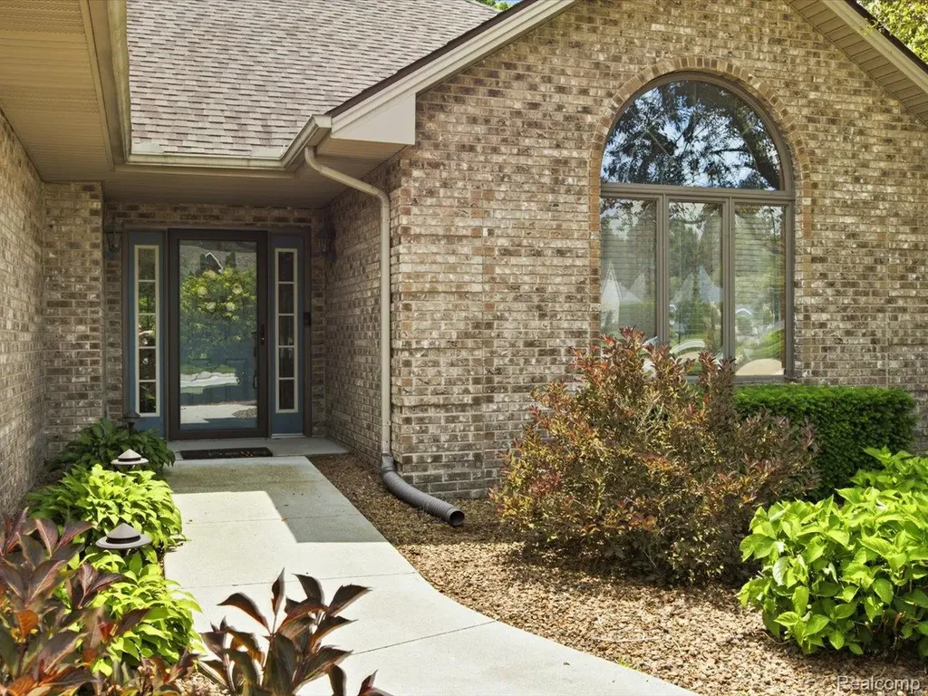 2837 Shorewood Boulevard Fort Gratiot Charter Township MI 48059