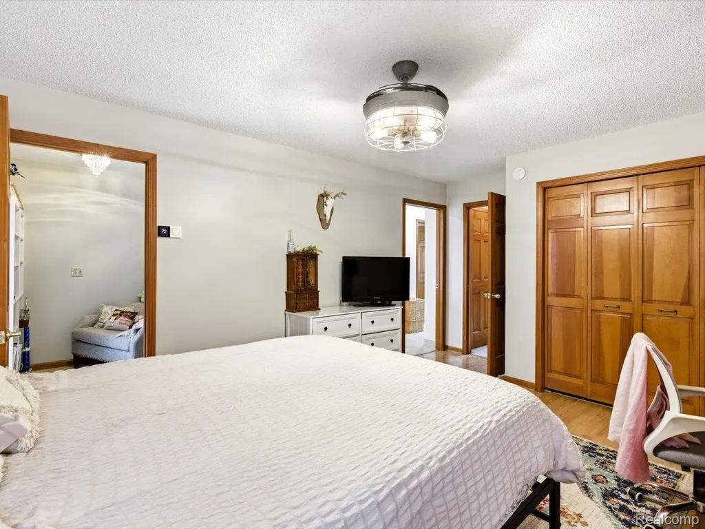 2837 Shorewood Boulevard Fort Gratiot Charter Township MI 48059