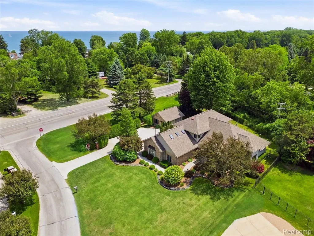2837 Shorewood Boulevard Fort Gratiot Charter Township MI 48059