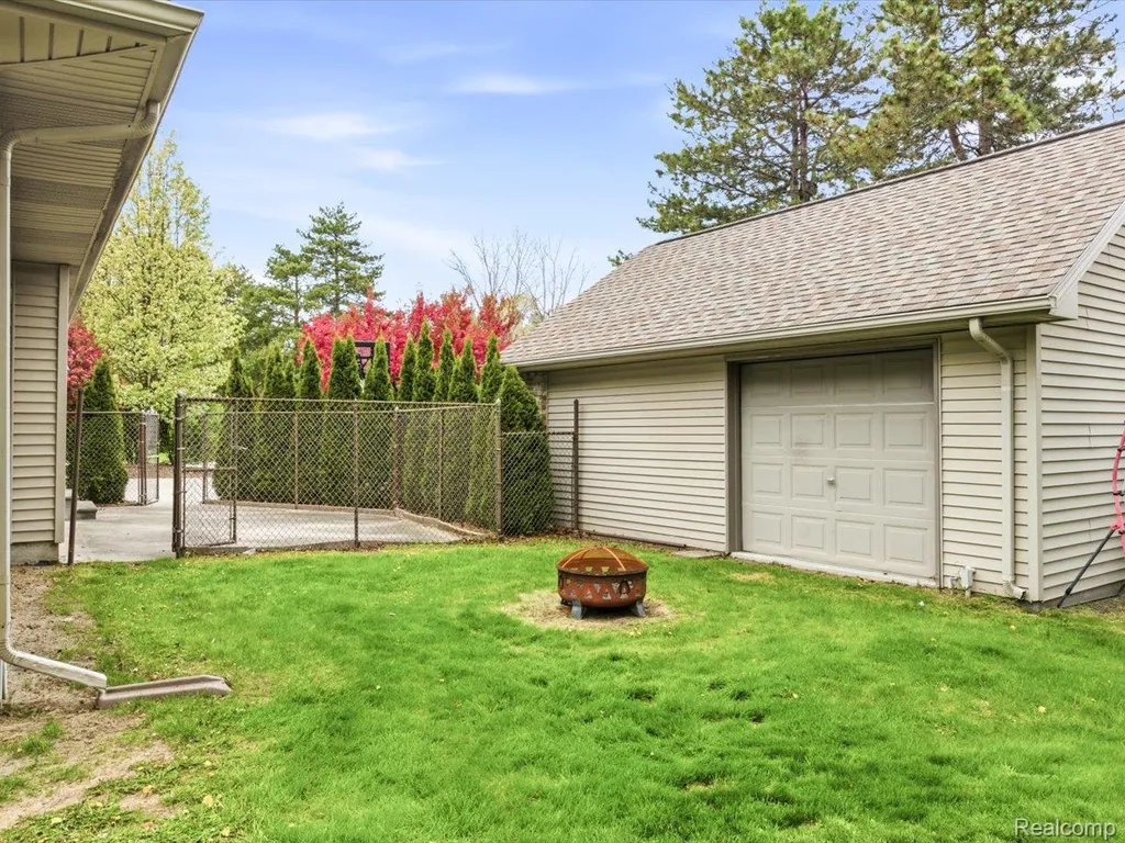2837 Shorewood Boulevard Fort Gratiot Charter Township MI 48059