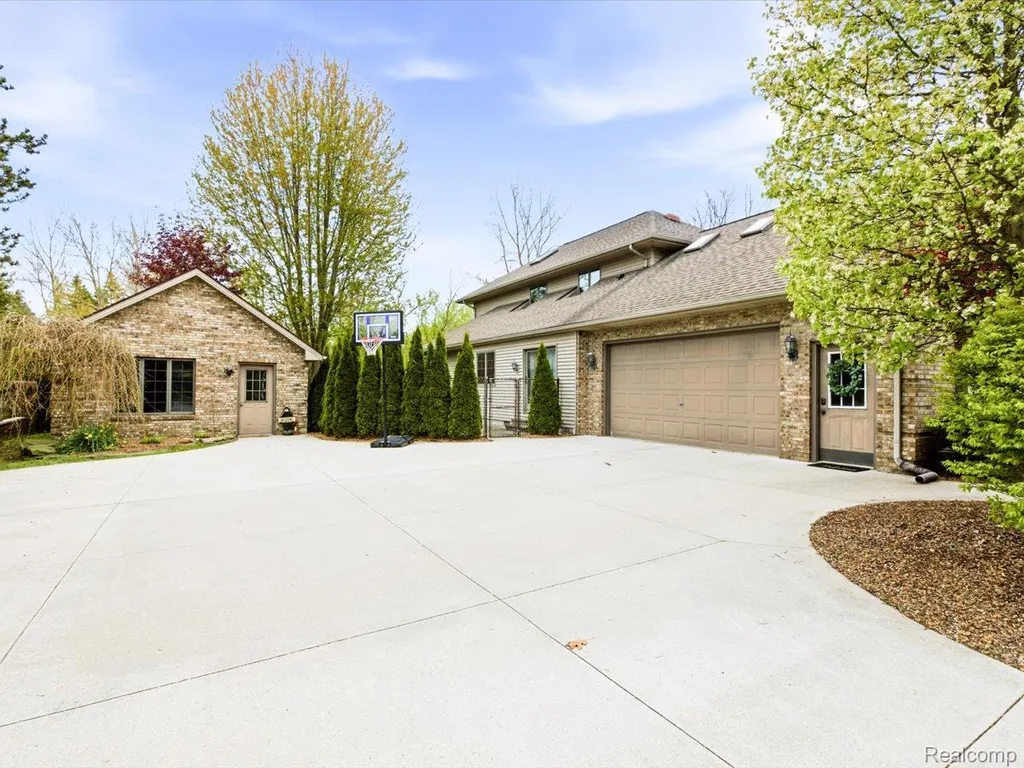2837 Shorewood Boulevard Fort Gratiot Charter Township MI 48059