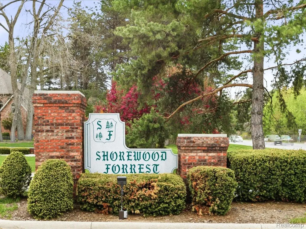 2837 Shorewood Boulevard Fort Gratiot Charter Township MI 48059
