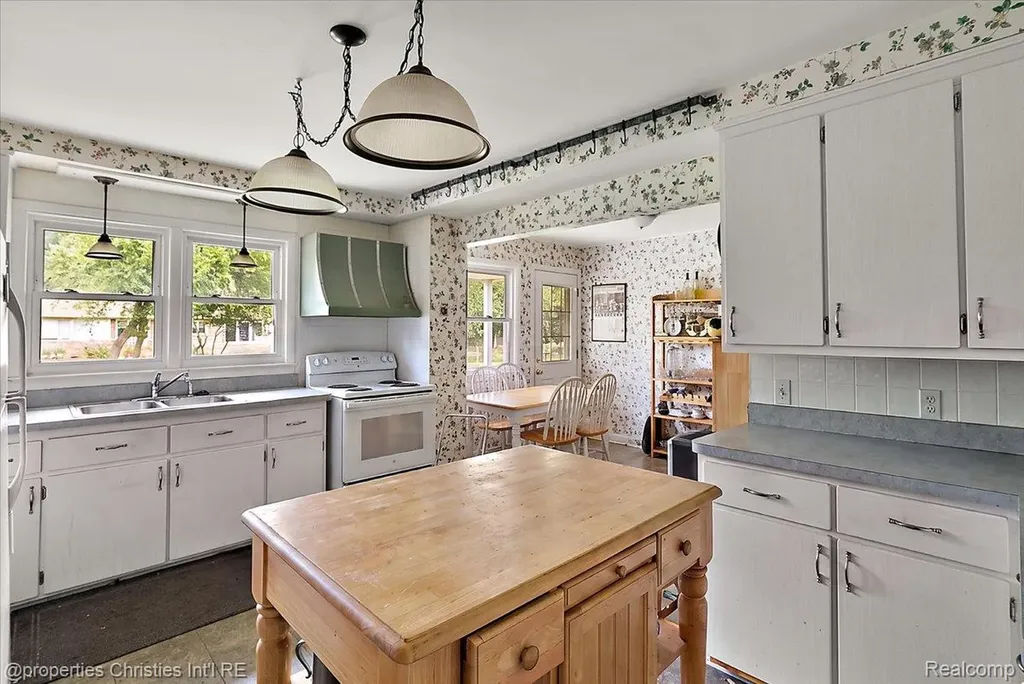 14700 Fox Redford Charter Township MI 48239