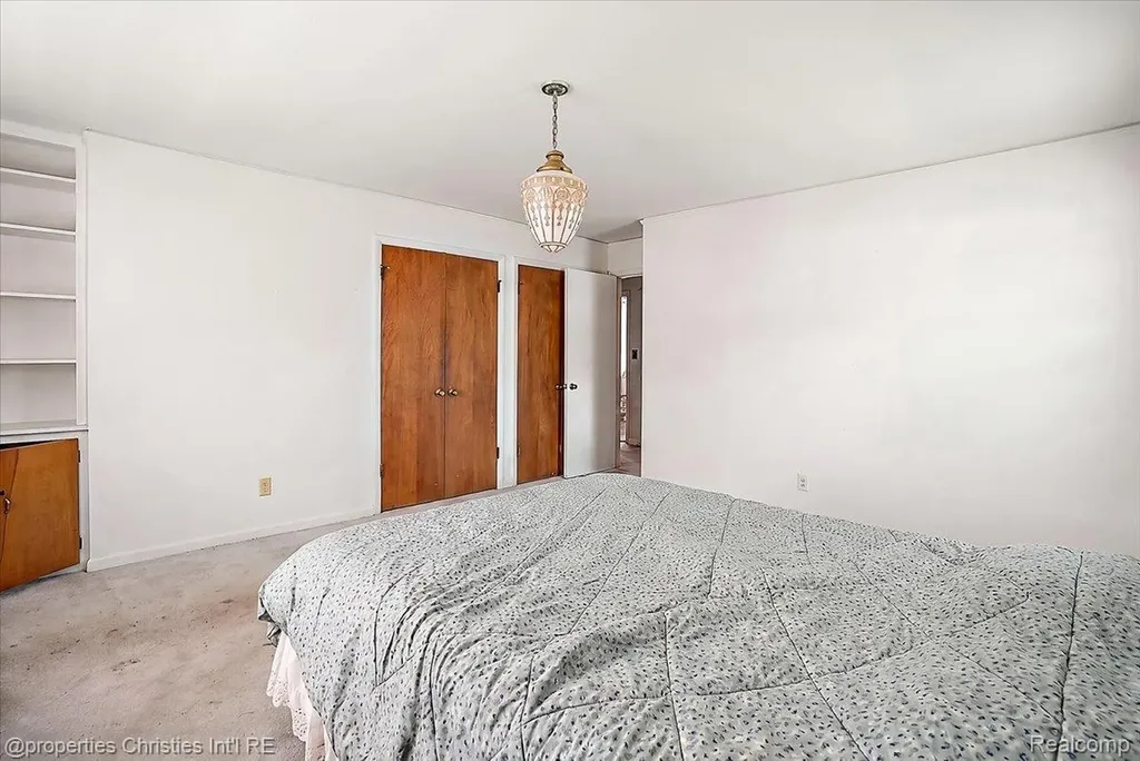 14700 Fox Redford Charter Township MI 48239