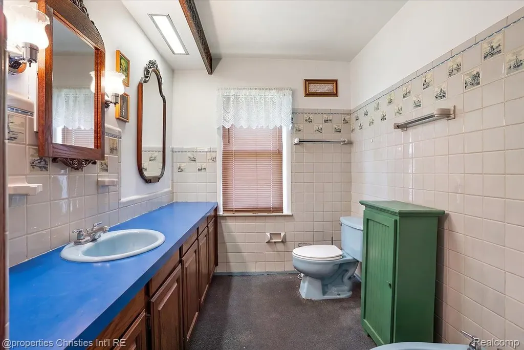 14700 Fox Redford Charter Township MI 48239