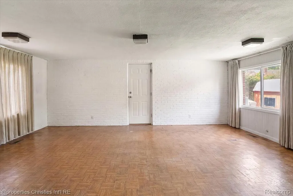 14700 Fox Redford Charter Township MI 48239