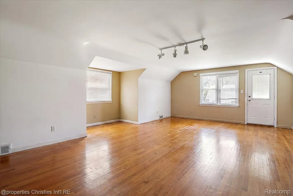 14700 Fox Redford Charter Township MI 48239