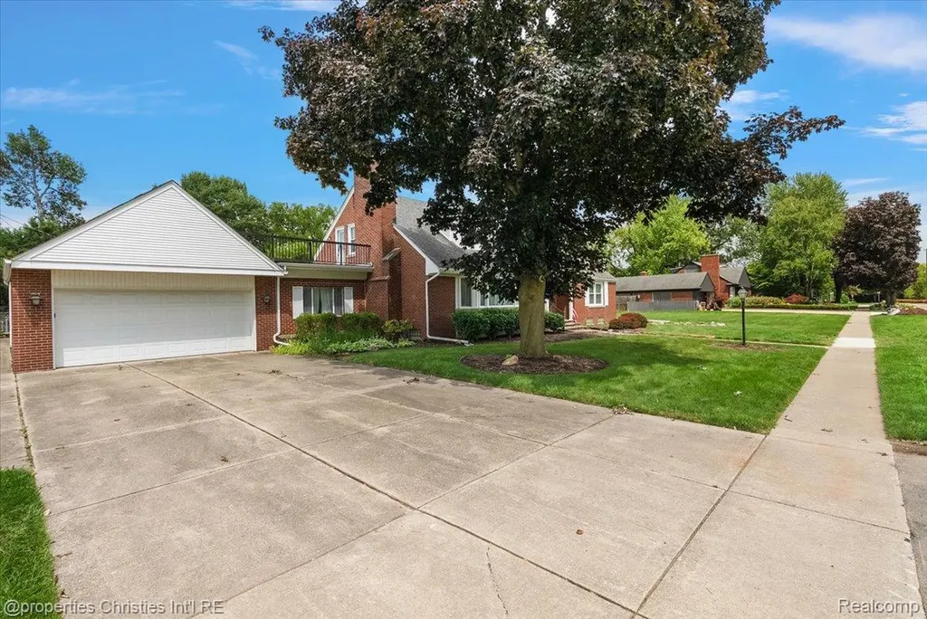 14700 Fox Redford Charter Township MI 48239