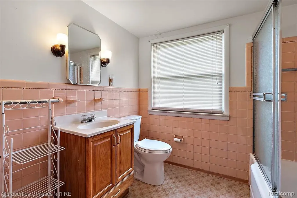 14700 Fox Redford Charter Township MI 48239
