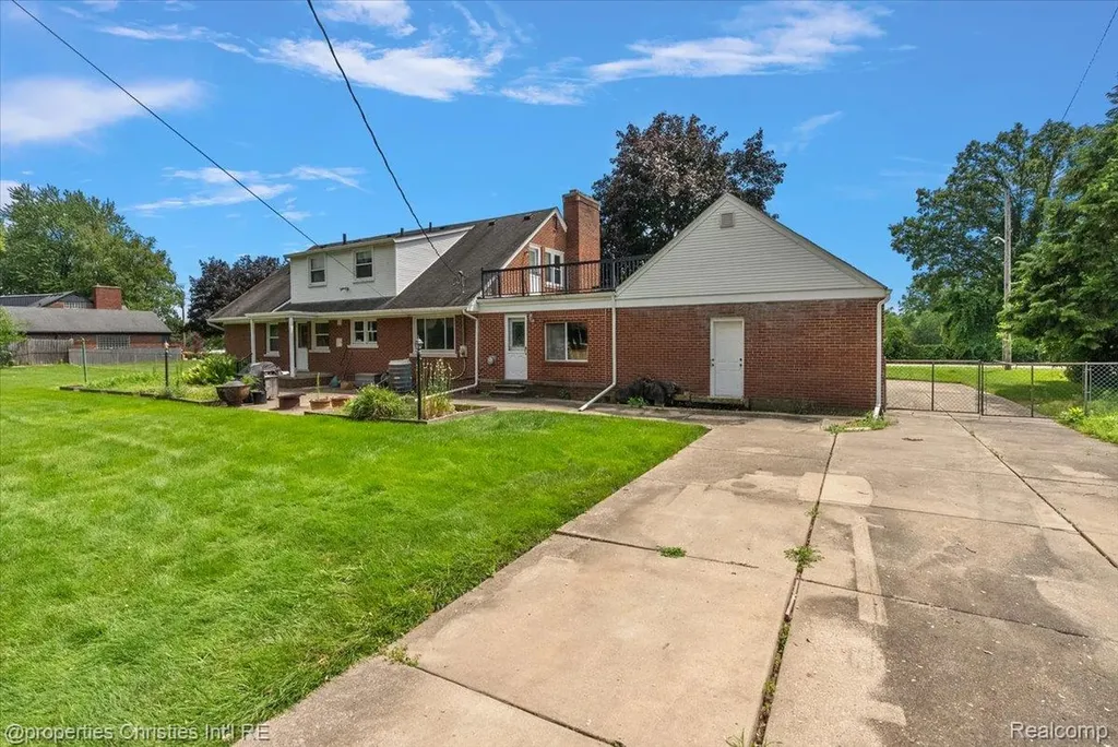14700 Fox Redford Charter Township MI 48239