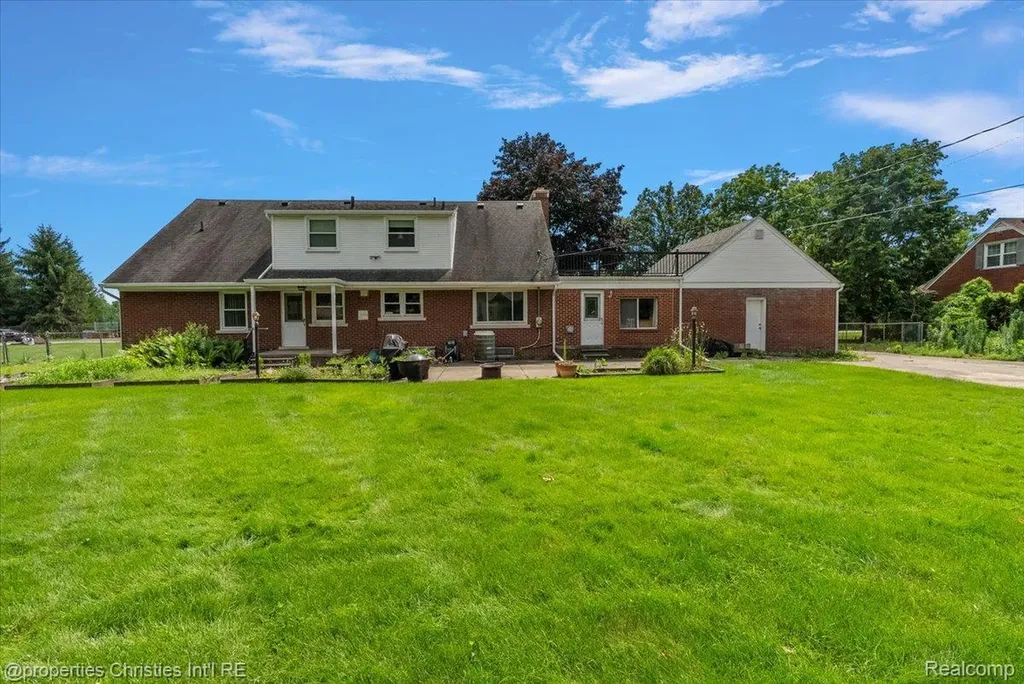 14700 Fox Redford Charter Township MI 48239