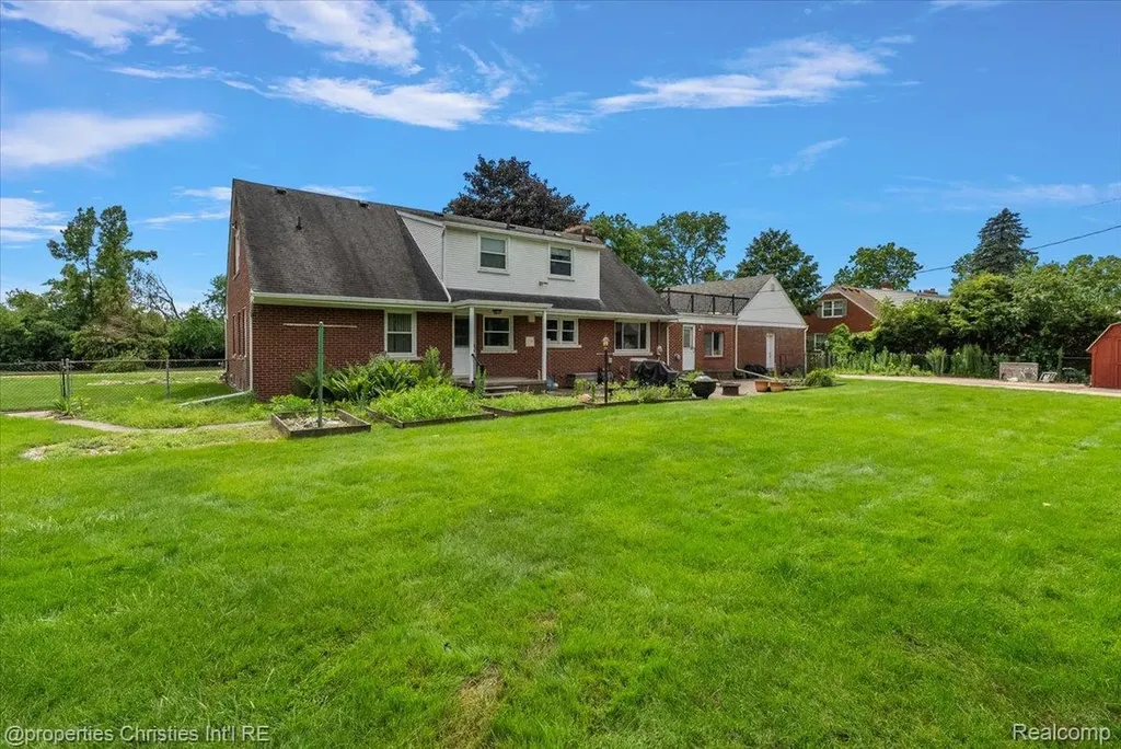14700 Fox Redford Charter Township MI 48239