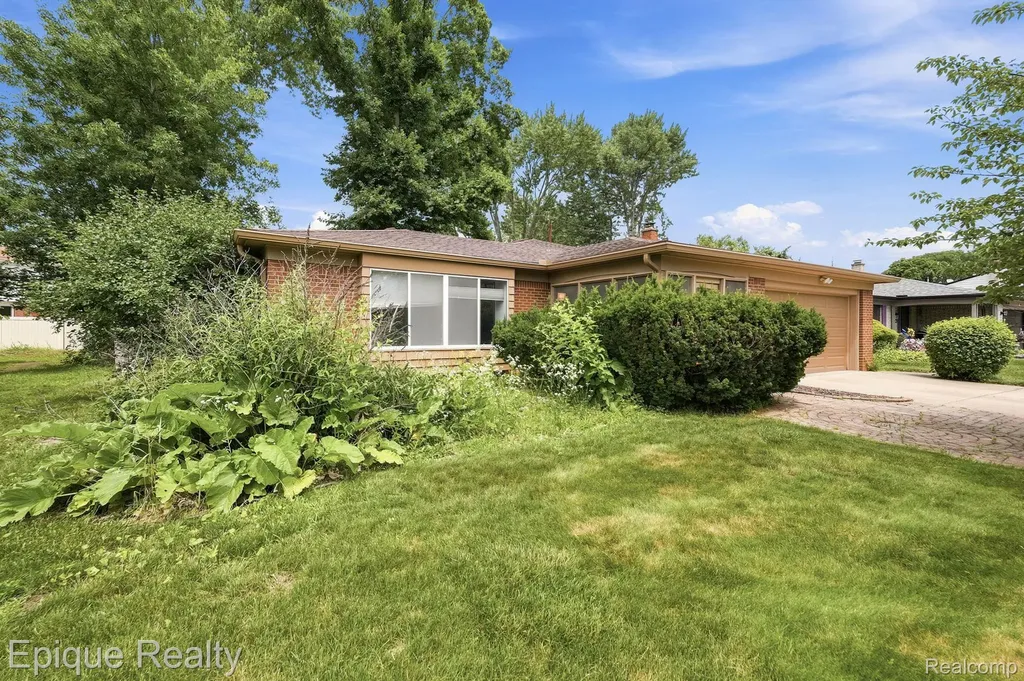 21810 Winchester Street Southfield City MI 48076