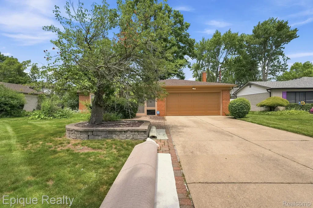 21810 Winchester Street Southfield City MI 48076