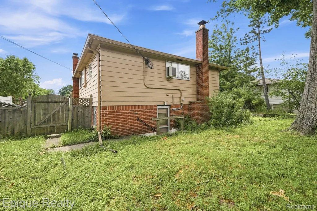 21810 Winchester Street Southfield City MI 48076