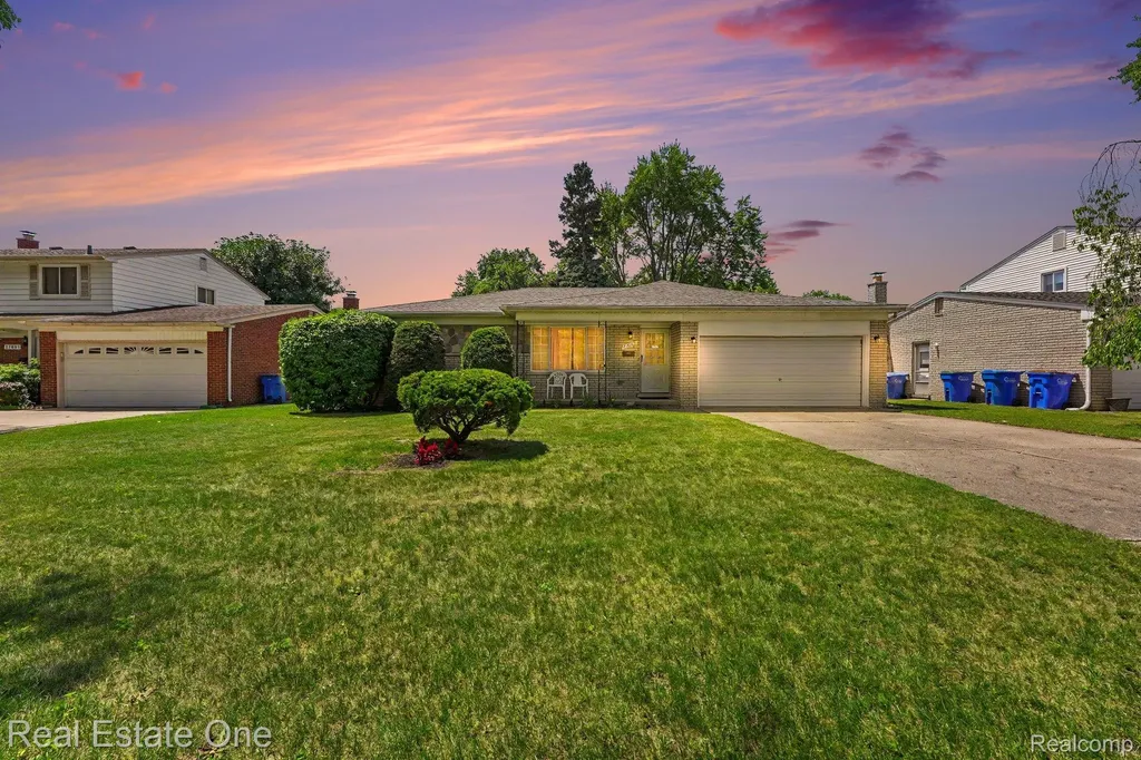 27663 Audrey Avenue Warren City MI 48092