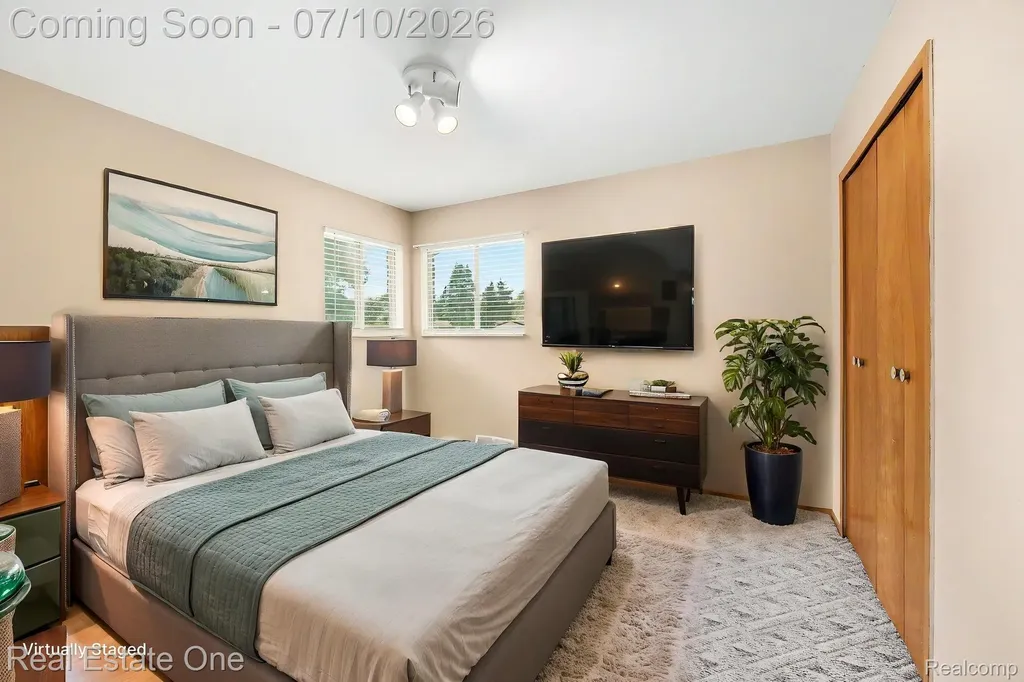 27663 Audrey Avenue Warren City MI 48092