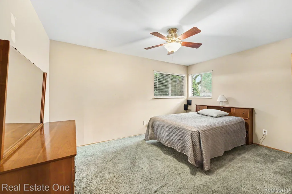 27663 Audrey Avenue Warren City MI 48092