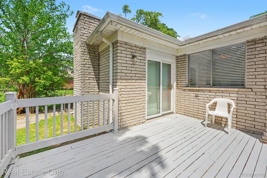27663 Audrey Avenue Warren City MI 48092